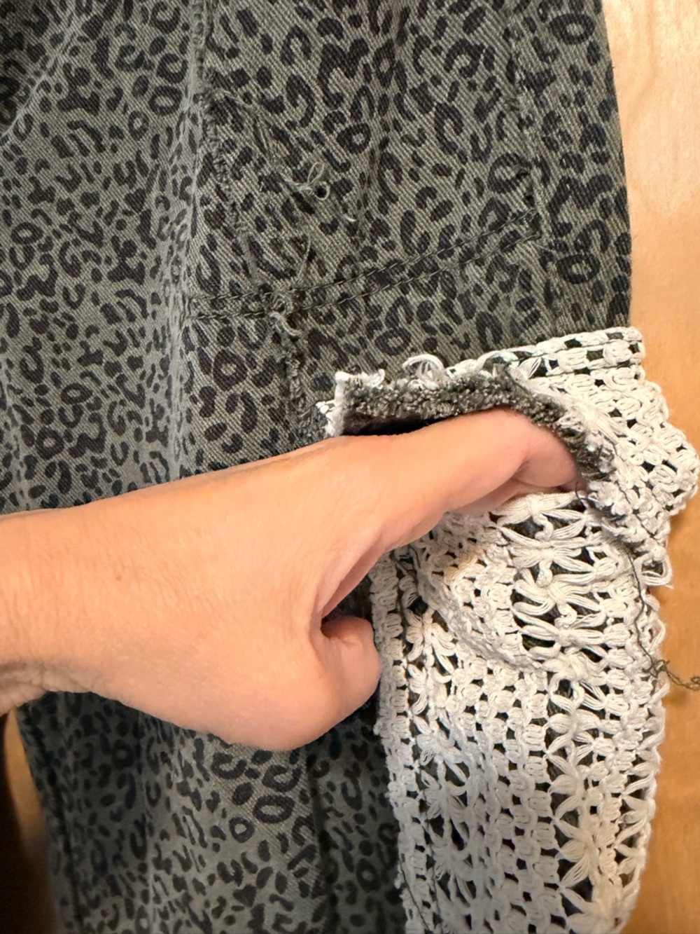 POL Green Leopard Print Jogger Pants with Crochet Pockets - small NWOT - Picture 4 of 11